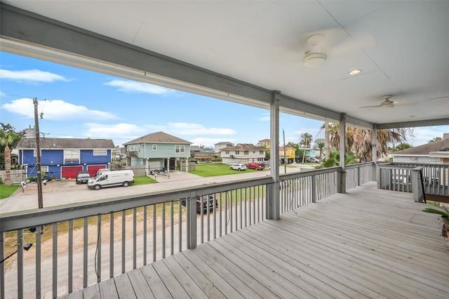 113 Bayou Vista Drive, Hitchcock, TX 77563