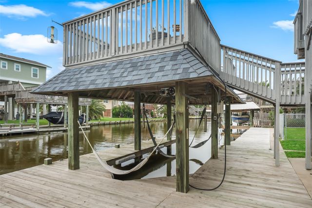 113 Bayou Vista Drive, Hitchcock, TX 77563