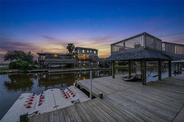 113 Bayou Vista Drive, Hitchcock, TX 77563