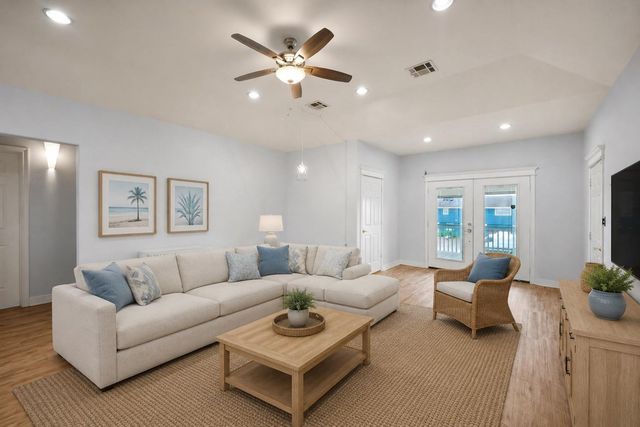 113 Bayou Vista Drive, Hitchcock, TX 77563