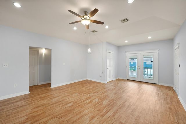 113 Bayou Vista Drive, Hitchcock, TX 77563