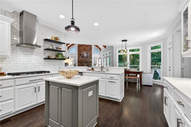 800 E Shore Drive, Canton, GA 30114