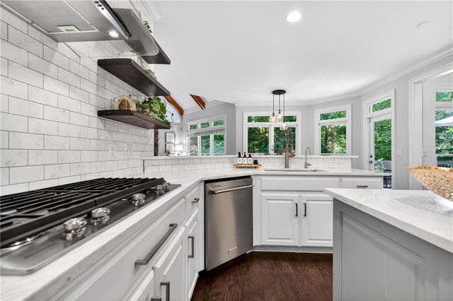 800 E Shore Drive, Canton, GA 30114