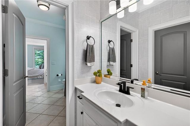 800 E Shore Drive, Canton, GA 30114