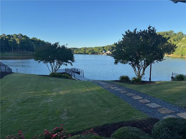 800 E Shore Drive, Canton, GA 30114