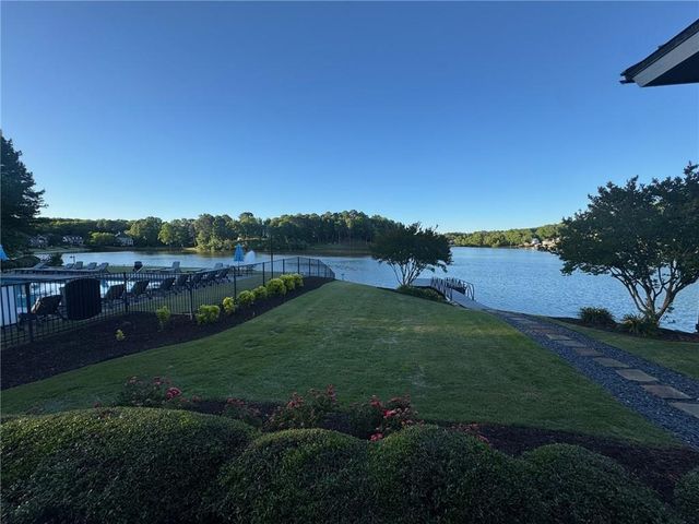 800 E Shore Drive, Canton, GA 30114