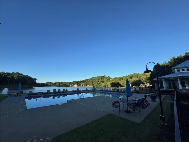 800 E Shore Drive, Canton, GA 30114
