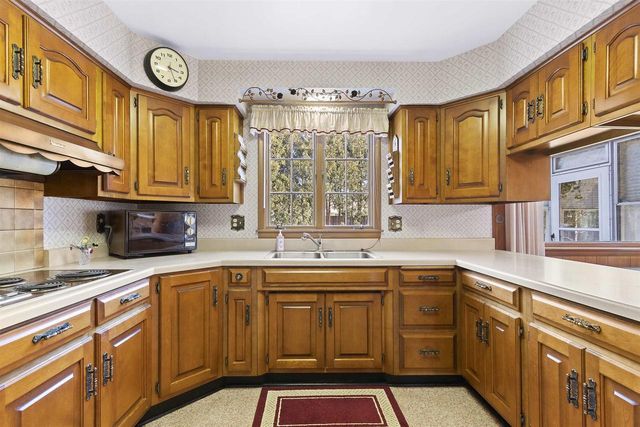 907 ERNST DRIVE, Green Bay, WI 54304