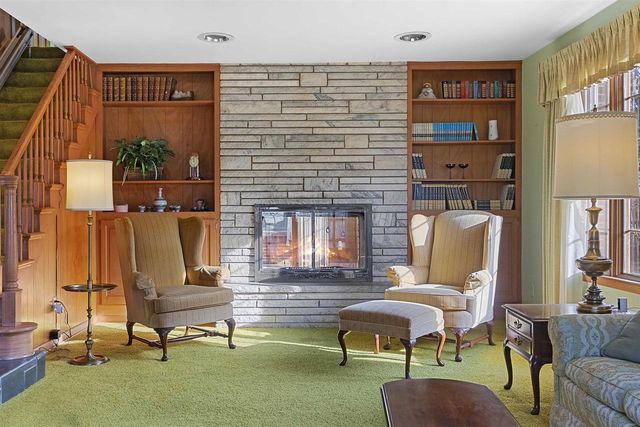 907 ERNST DRIVE, Green Bay, WI 54304