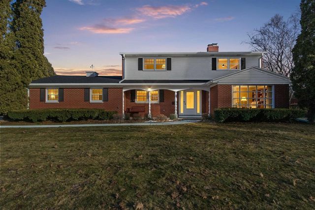 907 ERNST DRIVE, Green Bay, WI 54304