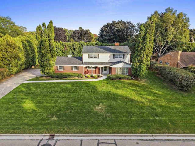 907 ERNST DRIVE, Green Bay, WI 54304