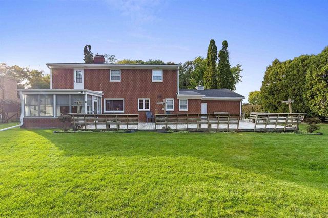 907 ERNST DRIVE, Green Bay, WI 54304