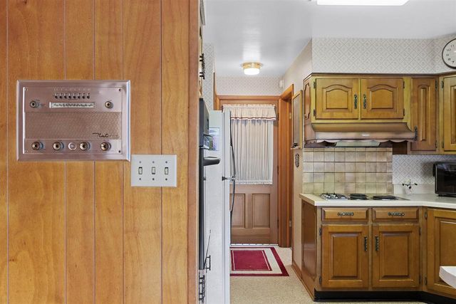 907 ERNST DRIVE, Green Bay, WI 54304