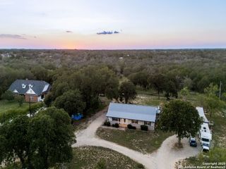 429 Ringaskiddy, Floresville, TX 78114
