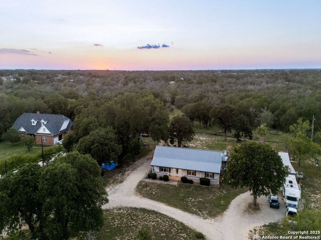 429 Ringaskiddy, Floresville, TX 78114