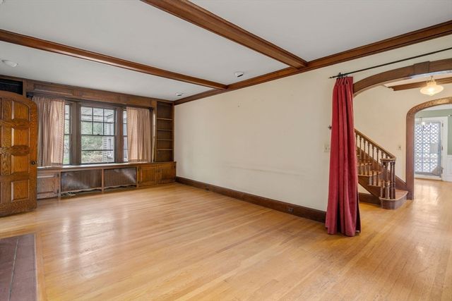 10 Stoneleigh Cir, Watertown, MA 02472