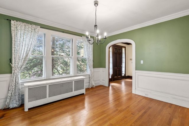 10 Stoneleigh Cir, Watertown, MA 02472