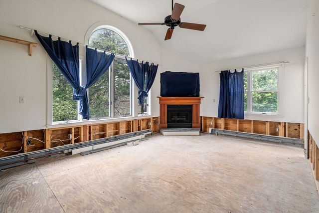 10 Stoneleigh Cir, Watertown, MA 02472