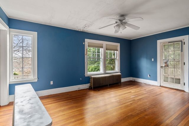 10 Stoneleigh Cir, Watertown, MA 02472