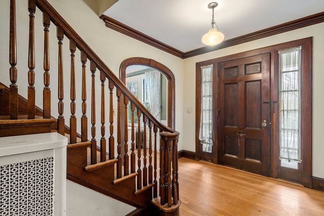 10 Stoneleigh Cir, Watertown, MA 02472
