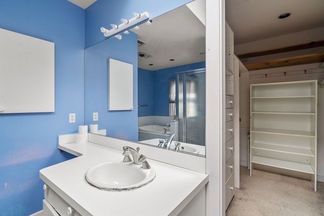 10 Stoneleigh Cir, Watertown, MA 02472