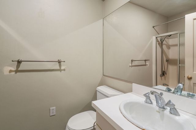 10 Stoneleigh Cir, Watertown, MA 02472