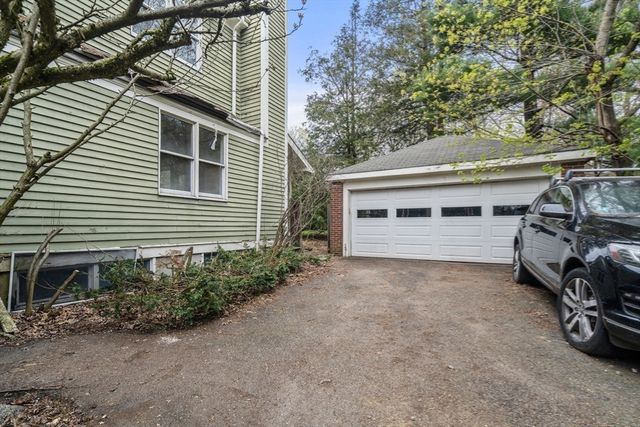 10 Stoneleigh Cir, Watertown, MA 02472