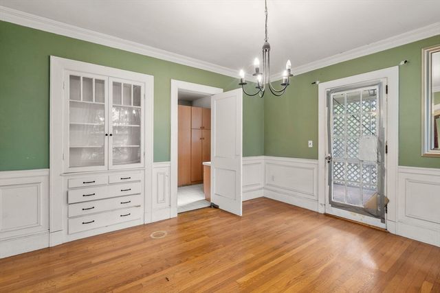 10 Stoneleigh Cir, Watertown, MA 02472
