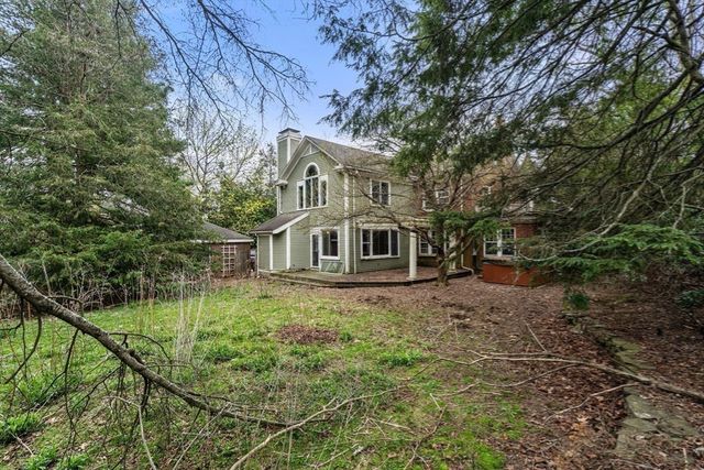 10 Stoneleigh Cir, Watertown, MA 02472