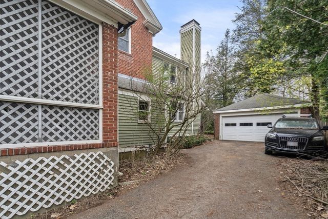 10 Stoneleigh Cir, Watertown, MA 02472