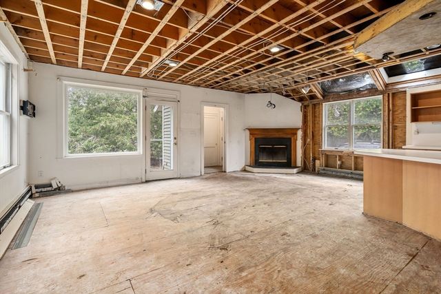 10 Stoneleigh Cir, Watertown, MA 02472