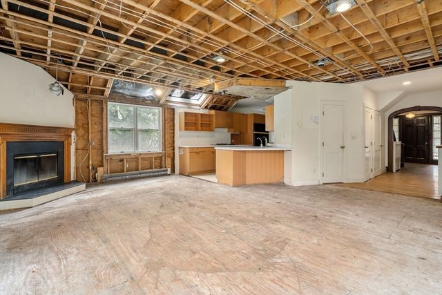 10 Stoneleigh Cir, Watertown, MA 02472