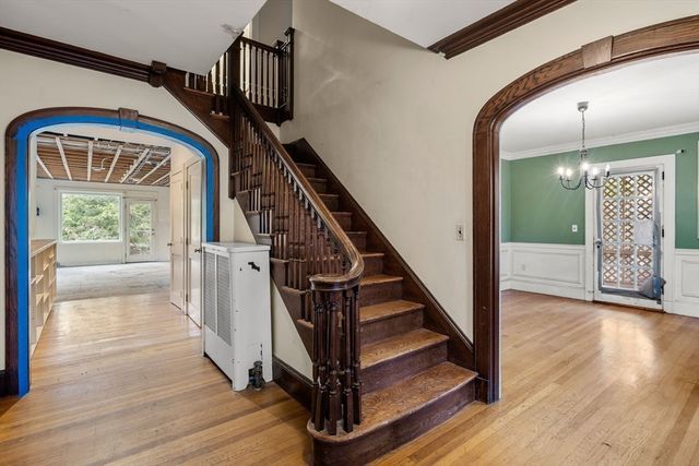 10 Stoneleigh Cir, Watertown, MA 02472