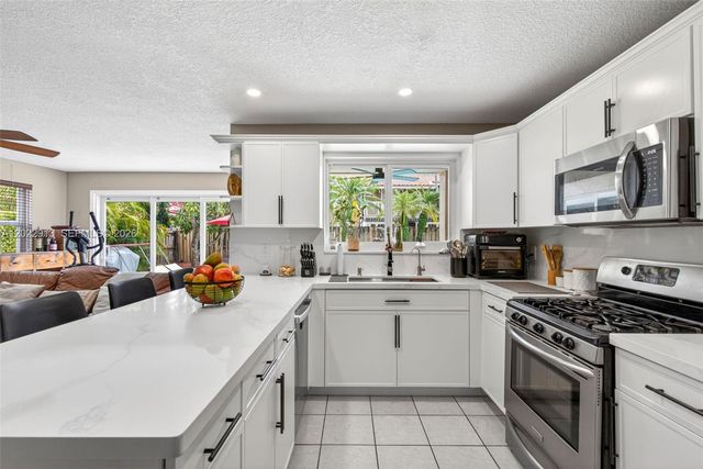 15596 SW 110th Ter, Miami, FL 33196