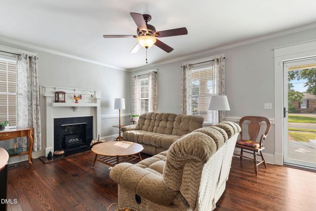 313 N Breazeale Avenue, Mount Olive, NC 28365