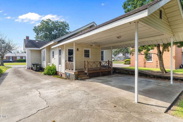 313 N Breazeale Avenue, Mount Olive, NC 28365