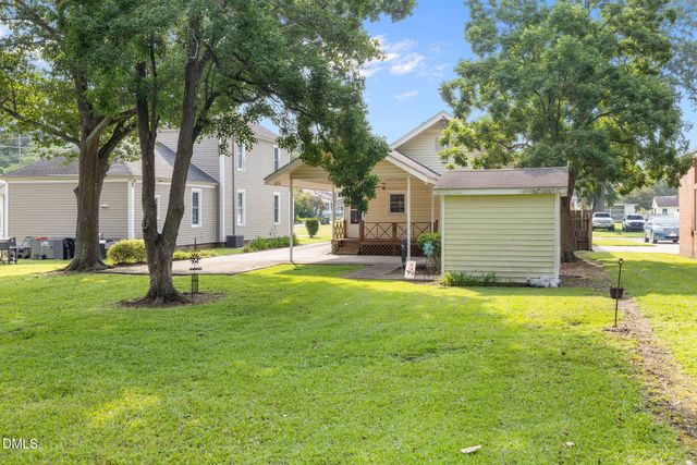 313 N Breazeale Avenue, Mount Olive, NC 28365
