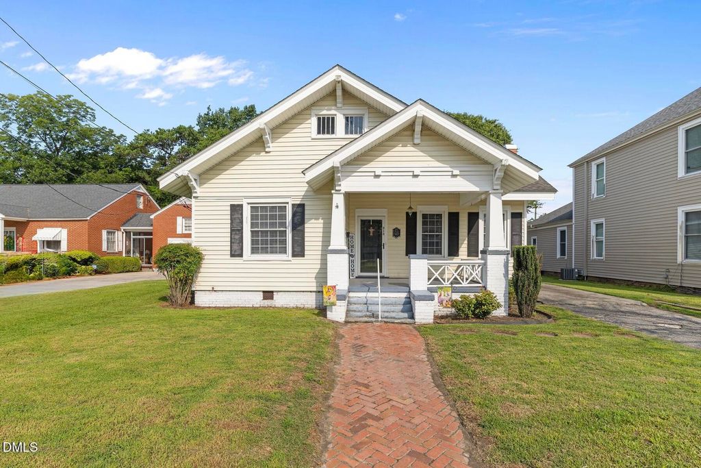 313 N Breazeale Avenue, Mount Olive, NC 28365