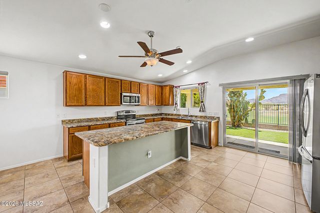 8581 N Continental Links Drive, Tucson, AZ 85743