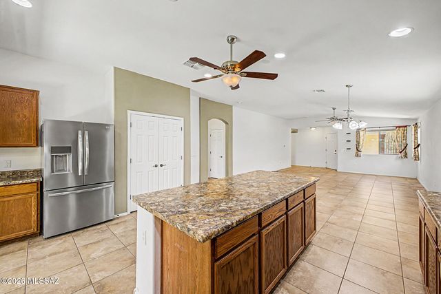 8581 N Continental Links Drive, Tucson, AZ 85743