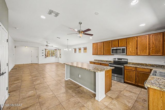 8581 N Continental Links Drive, Tucson, AZ 85743