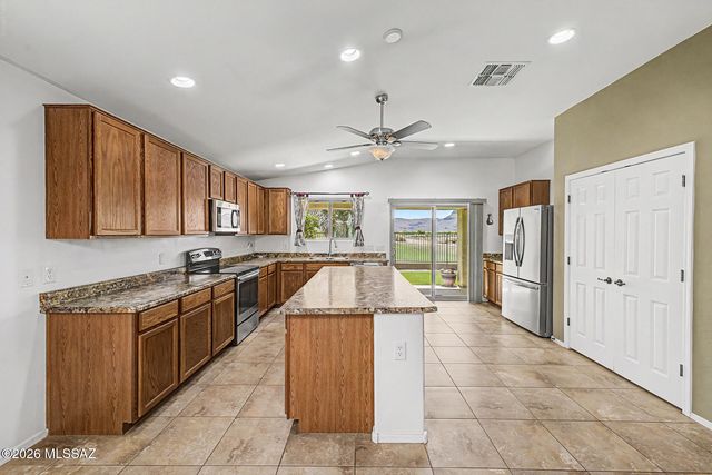 8581 N Continental Links Drive, Tucson, AZ 85743