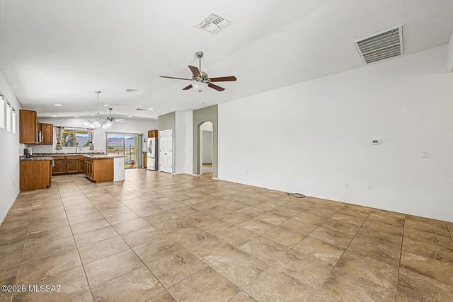 8581 N Continental Links Drive, Tucson, AZ 85743