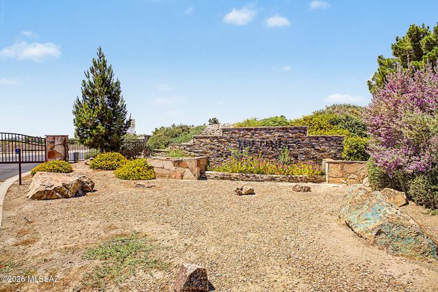 8581 N Continental Links Drive, Tucson, AZ 85743