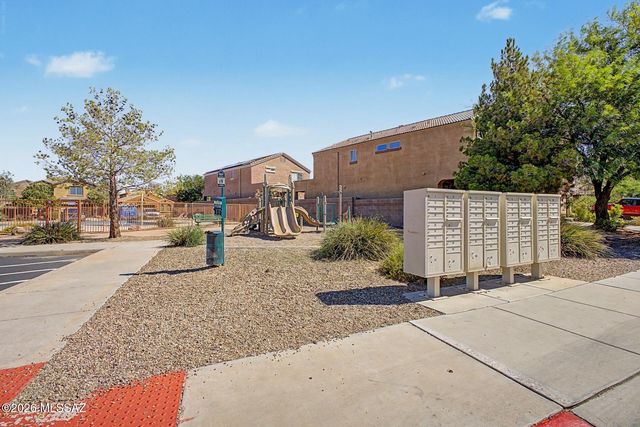 8581 N Continental Links Drive, Tucson, AZ 85743