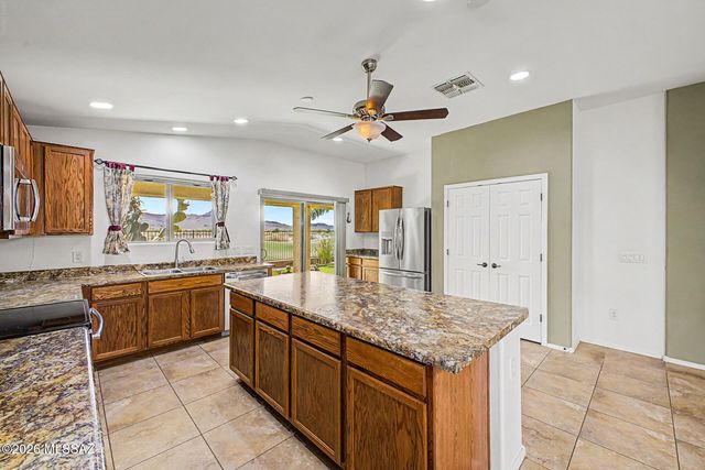 8581 N Continental Links Drive, Tucson, AZ 85743