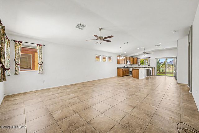 8581 N Continental Links Drive, Tucson, AZ 85743