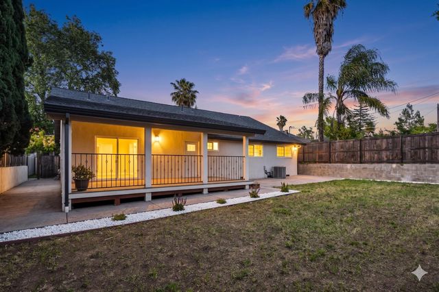 5049 Holyoke Way, Sacramento, CA 95841