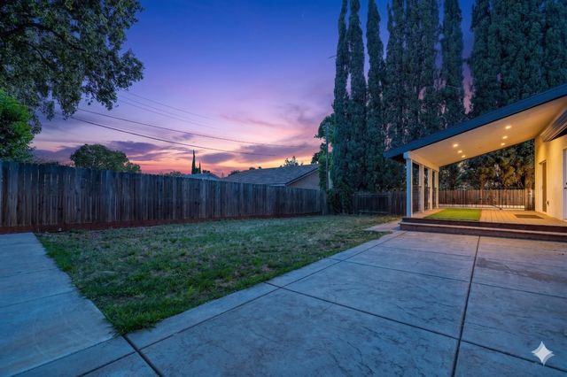 5049 Holyoke Way, Sacramento, CA 95841