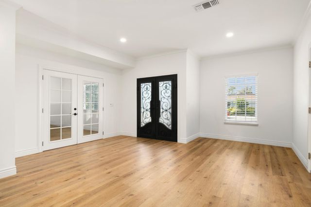 5049 Holyoke Way, Sacramento, CA 95841